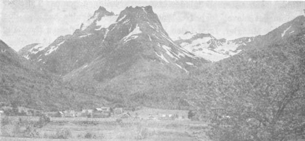 Brunstad Både natur, verlag og jordkynde er såleis mangslunge og skiftande. Det er vel dette som har gripe Kr. Randers når han i si bok om Sunnmøre m. a.