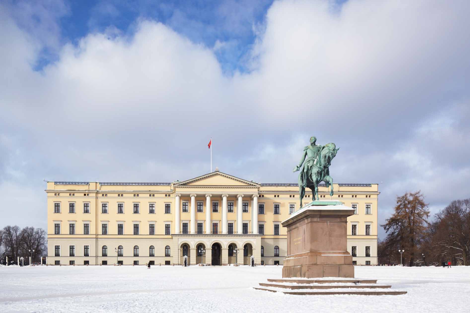 26 ÅPENT ROM nr 1 2011 StatSBYggS UkJEntE SidEr nr 1 2011 ÅPENT ROM 27 StatSBYggS UkJEntE SidEr folkets gaard og kongens gaard / over mod Hinanden Høine.