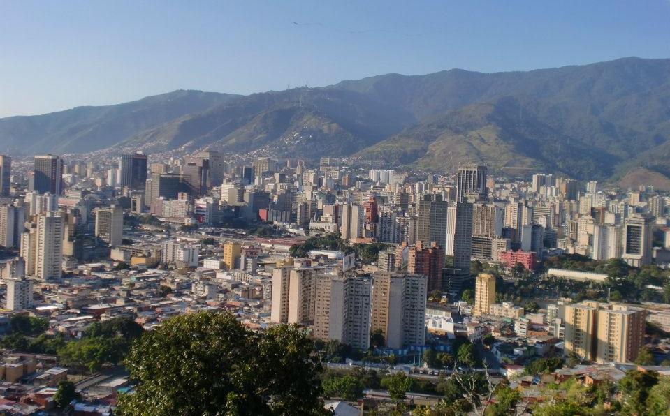 Gladys: Johanne: Gladys: Johanne: Vivo en Songdalen. Es un pueblo pequeño. Qué idiomas hablas? Yo hablo español. Me encanta mi idioma! También hablo inglés y un poco de alemán.