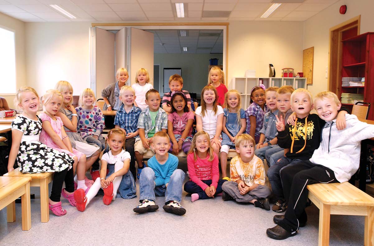 Torsdag 26. august 2010 13 Eit av dei aller fyrste klassebileta av den nye fyrsteklassen ved Uggdal skule. Dei er 22 elevar i klassen og er med det ein av dei største klassane i kommunen.