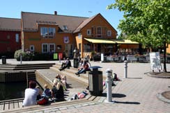 aktiviteter Dominerende aktivitet: Mest attraktive periode(r): Sitte på kaféstol Mellom kl.