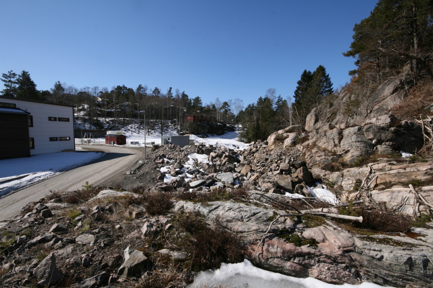 reguleringsplanen. Trafokiosk er i dag plassert delvis inn på friområdet.