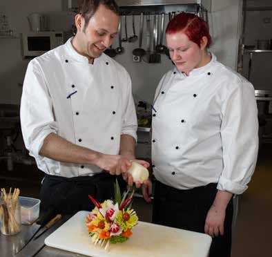 VÅRMENY.NO Catering& kantinedrift Med et moderne kjøkken og god mat av høy kvalitet, er Halden Arbeid og Vekst AS en komplett leverandør av catering i Halden.