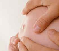 Blir den tette forbindelsen mellom mor og barn utfordret ved å innta et mannsperspektiv på graviditet og fødsel? Mange fnyser fortsatt hånlig når de hører om menns fødselsdepresjoner.