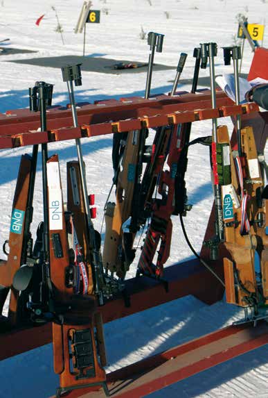 Han er tydelig stolt av det flotte anlegget nord i Hønefoss: Vi har det eneste skiskytteranlegget i distriktet, og utvider nå fra 25 til 30 skiver.