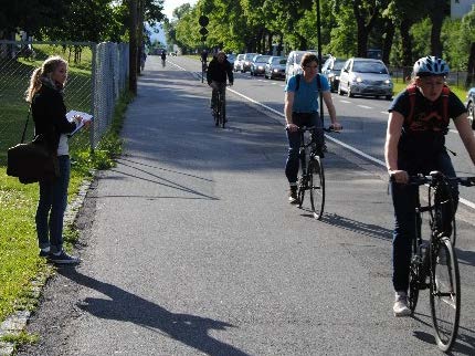 Ved manuell registrering / observasjon må observatører plasseres slik at de: Har godt overblikk over undersøkelsesområdet, se figur 21 Står i skjul eller slik at de ikke påvirker trafikantenes atferd