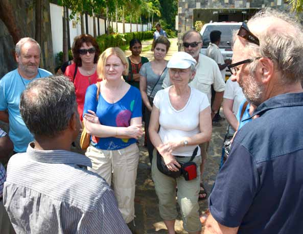 Sri Lanka Veien til utvikling ligger i å gjøre kvinnene mer selvstendige og økonomisk uavhengige!