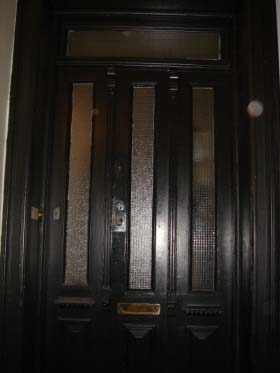 7 Dører Kapittelet gir en beskrivelse av dører som blir benyttet i 1890- bygårder. 7.