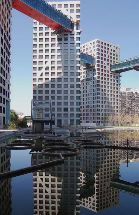 Linked Hybrid, Peking 2009. Arkitekt Steven Holl. (Se M+B 2 2009). Det enorme boligkomplekset med tilleggsfunksjoner fikk AIA Prize for Sustainable Architecture 2009.
