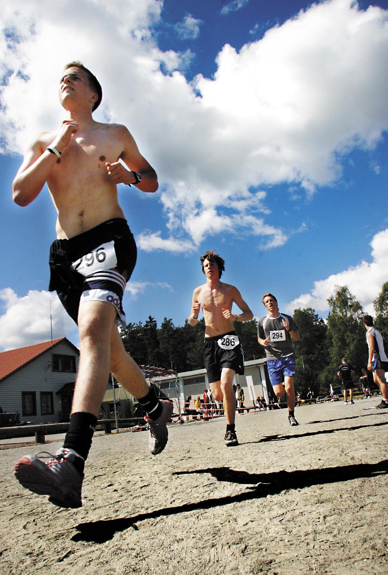 For å bli tatt opp som elev ved Forsvarets befalsskoler stilles det krav til din fysiske form gjennom tester, både under opptak, seleksjon og elevperioden.