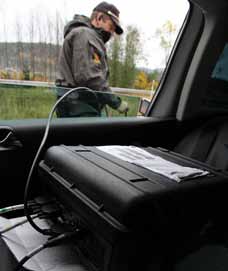 Politibetjent Roger Aaser i UP Vestfold og Telemark har brukt systemet fra kontrollposter langs veien, og har stor tro på ANPR i patruljebiler. I bilen tror jeg det hadde blitt helt genialt.