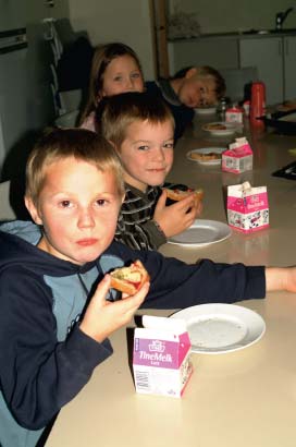 Kosetime med en sprut av ketchup 4 PÅ SKOLEN Hva har du i matpakken? HILDE KRISTIN STRAND Så langt attende som eg kan hugsa har eg smurt matpakken min sjølv.