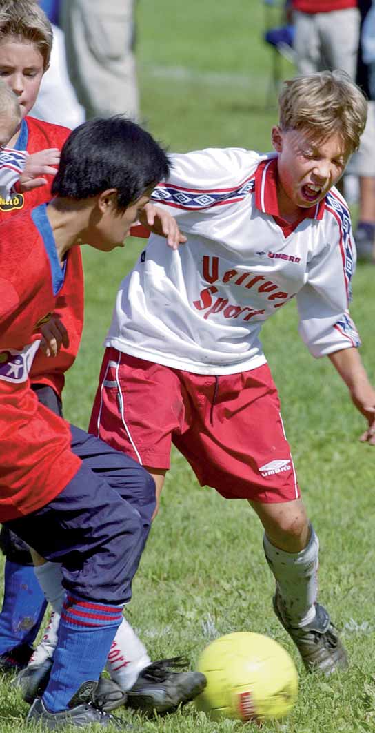 ungdom3 18-05-05 12:31 Side 2 Bakgrunn Norges Fotballforbund har to utviklingsmål med ungdomsfotballen Utvikle gode spillere (de som har forutsetninger for å bli toppspillere skal gis optimale