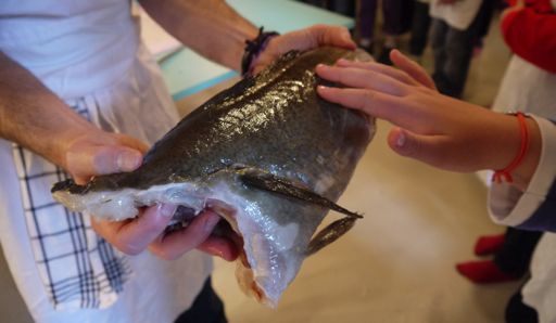 6 Norsk vintermat BAKT TORSK Fisk og kjøtt inneholder mest vann. Ved å pakke inn fisken i papir og bake den i ovnen, blir den dampet i sin egen væske.