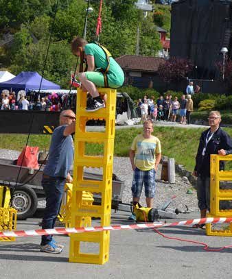 BILLETTAR Familiekonsert Kr 50 (laurdag på senteret) Kyrkjekonserten Kr 300 Hovudscena fredag Kr 500 Hovudscena laurdag Kr 500 Festivalpass Kr 900 (konsertane fredag og laurdag) 25 % rabatt for