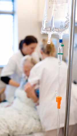 Fevang stiller spørsmål om DIPS kan være konstruert med sikte på mindre sykehus, og at det dermed kan medføre større problemer å innføre ved større helseforetak som Haukeland Universitetssjukehus.