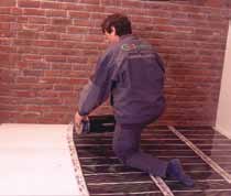 Installasjon i gulv Vi tviler på om det finnes gulvvarme som er enklere å installere enn Flexwatt varmefolie.