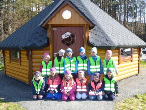 38 STABBURET Stabburet består av de eldste barna i barnehagen. Vi holder til i en egen hytte på barnehagens område.