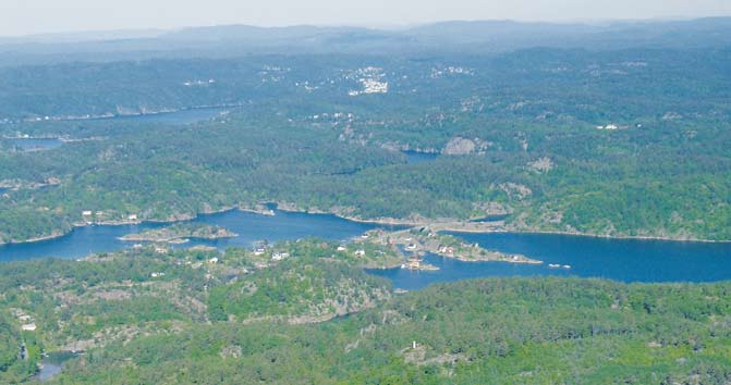 KAPITTEL III Beste ankelass e N av Håholmen, nå Askeøystangholmen (, N, E) komme ove Flatingen (det flate skjæet N fo holmen innenfo Risholmen), dybde ca m, sølebunn, lenge ut e det fjellbunn.