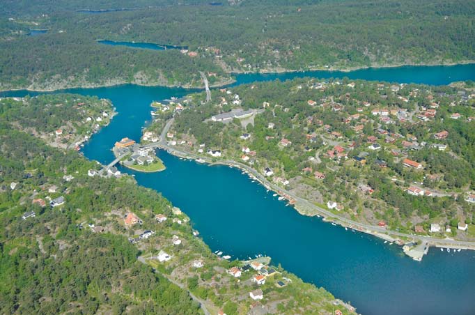 KAPITTEL III Aendal (sjøkat n, ) Aendal by, W i Tomøysundet, ha ca innbyggee (). Byens omegn e om sommeen et yndet oholdssted fo tuiste fa inn- og utland.