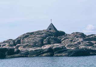 KAPITTEL VI Tekst ettet a MANDAL med Sjøsanden i fogunnen, sett fa SW () Foto: Eiliv Leen Mandal (sjøkat n, ) Mandal e en by og Noges søligste kommune, i Vest-Agde fylke.