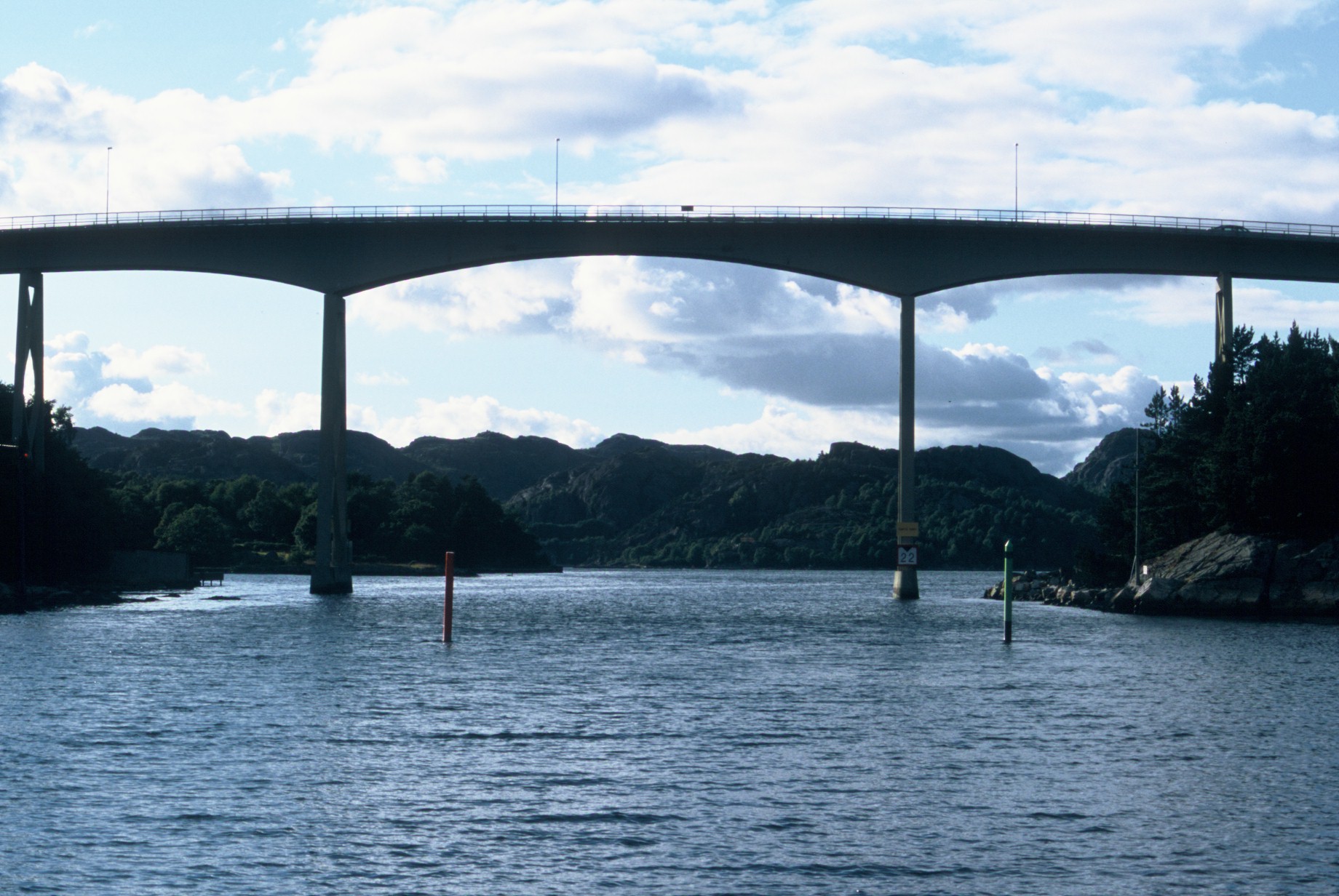 KAPITTEL VIII MADLANDSHAMNA sett fa SW () Foto: Eiliv Leen Ved Obestad, Obestadhamna, minde båthavn med dybde ca m innenfo moloen (se havneskisse).