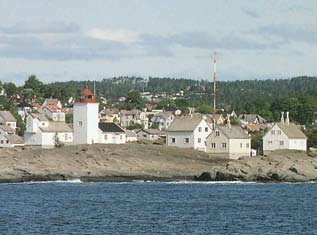 KAPITTEL II Tekst ettet ma Langesund Lyngø (Sjøkat n,,,,, ) ALMINNELIG OMTALE Denne kyststekningen e - med unntak av støket fa et a nautiske mil W fo Langesund og til Kageøfjoden - samt en kot