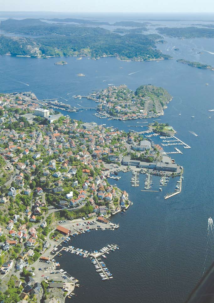 KAPITTEL II Utenfo skissen, se foto. Skubbodden m betongkai, dybde fa E,-,-,-,-, m. Havnefjoden. Smedsbukta båthavn med flytebygge og kaitillegg.. Tallakshavn m tekai, dybde fa E,-, m.