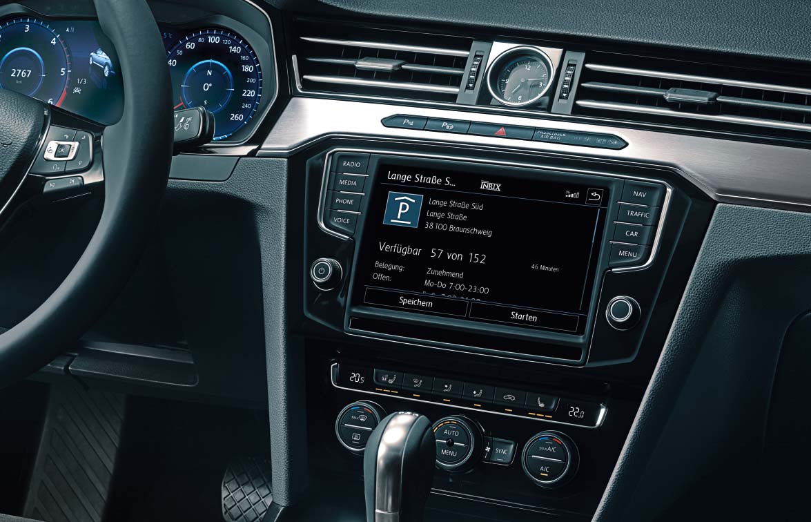 På denne måten betjener du nyttige Volkswagen-apps med radio- eller navigasjonssystemets touchscreen, eksempelvis «Think Blue. Trainer», «Shared Audio», «Drive & Track» eller «My Guide».