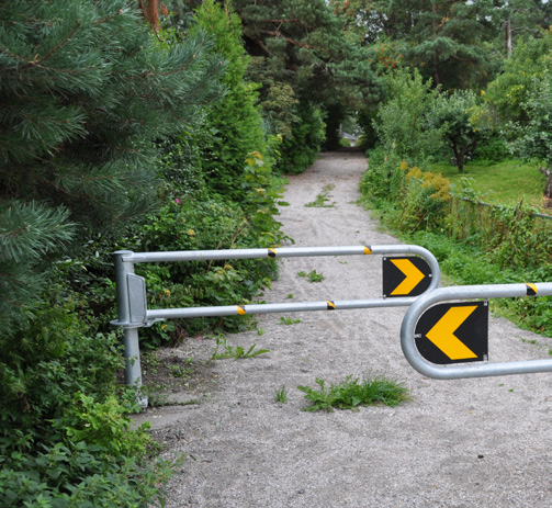 Euroskilt - markedslederen innen trafikksikkerhet Euroskilt AS er markedsleder i Norge innen trafikksikkerhetsmateriell, og en betydelig aktør innen utemiljø- og avsperrings - produkter som benker,