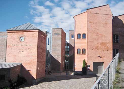 Anlegget Byggetrinnene Byggetrinn 1 1996 Kunsthøgskolen i Oslo ble opprettet som en sammenslåing av Statens håndverks- og kunstindustriskole, Statens kunstakademi, Statens balletthøgskole, Statens