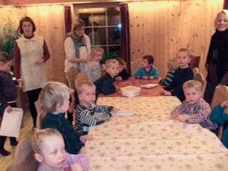 Adventsamlinger 2009 Fjorårets 4-åringer fikk kyrkjeboka si