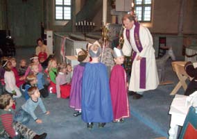 Barnehagane i kyrkja, jula 2009 Barnehagane vart også sist år invitert til ei julevandring i