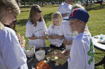 4 «Naturligvis» Tekst: Inger Aa. Øyen. Foto: Rune Øyen. 4H skal også i år ha stand på messeområdet, og hovedaktiviteten i år blir Barnas Matfestival.