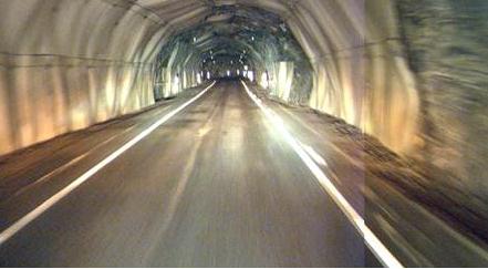 Installasjonene inne i tunnelen nedsmusses og korroderer raskere enn tilsvarende i dagen.