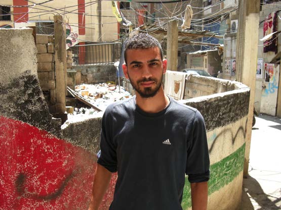 PÅ FLUKT: Naim Abu Hashish (24) har nylig ankommet den palestinske flyktningeleiren Shatillah i Beirut etter å ha rømt fra Yarmouk-leiren i Damaskus.