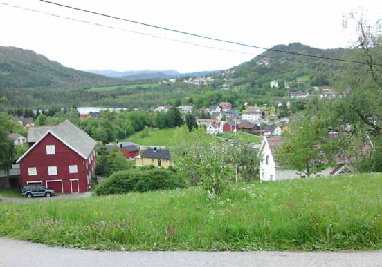 Hvorfor blir innvandrerne boende? Trygghet, gode oppvekstvilkår, lite stress og vakker natur blir fremhevet som de mest attraktive egenskapene ved de tre distriktskommunene.