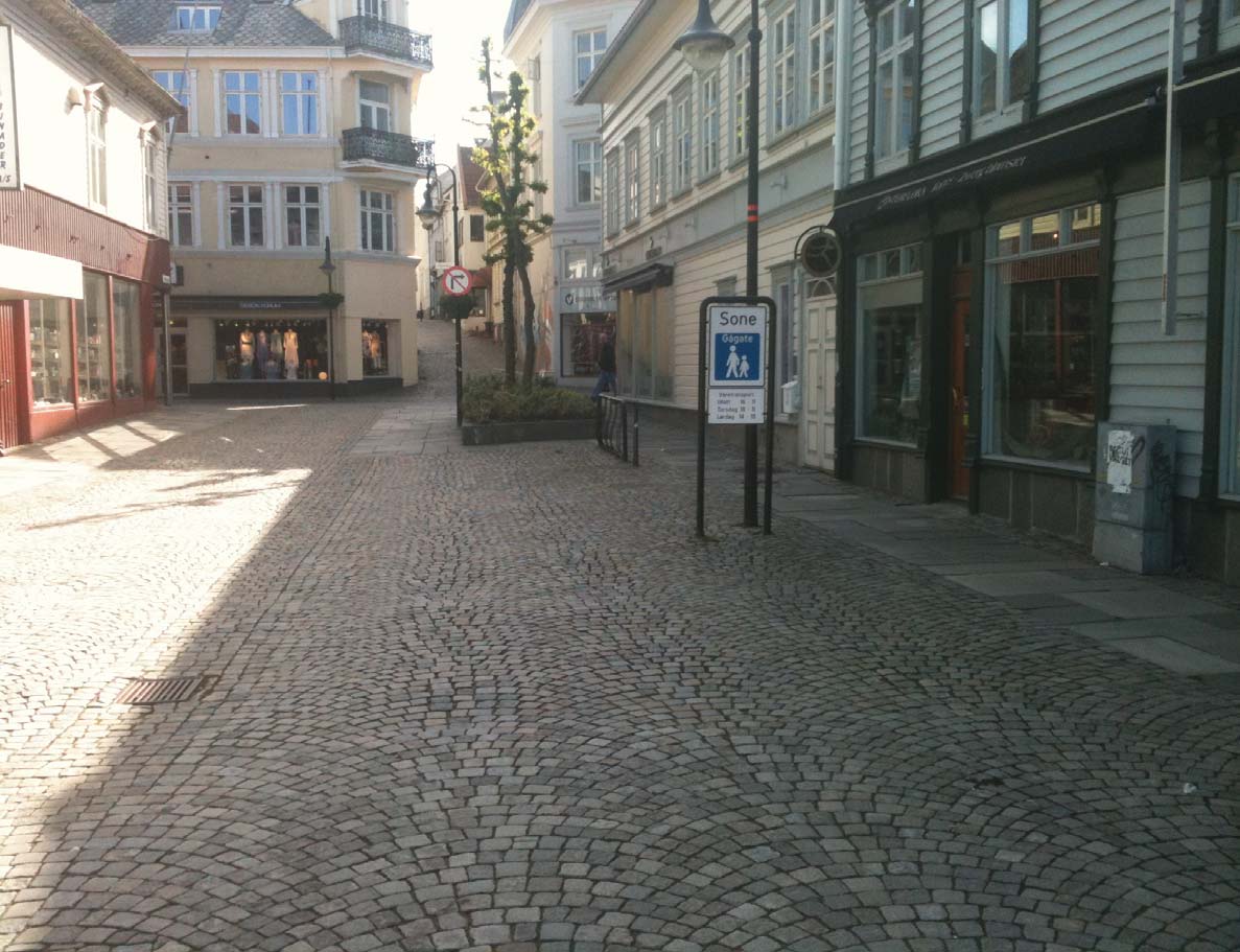 Den skal inneholde mye byggbar sand og kanskje en gravemaskin eller 2. Det skal i hovedsak benyttes medbrakte leker som spader, bøtter og biler.