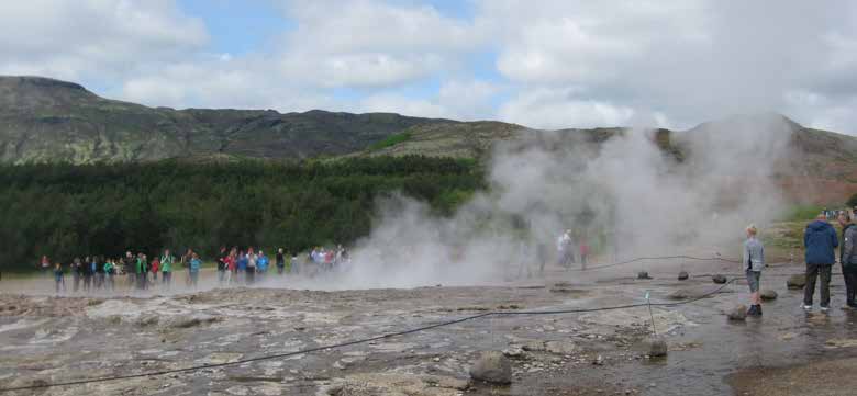 30 Vikingcruise til Færøyane og Island! Besøk de sagnomsust Færøyane og «Sagaøya» Island. Du bor om bord i skipet hele turen, buss, sjåfør og lokal guide vil ta deg med på spennende utflukter.