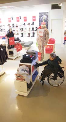 Da Helly Hansen skulle inn i lokalet i 2009, ville de ha et lokale som kunne ønske alle kunder velkommen, med trinnfri atkomst og god brukbarhet i hele butikken.