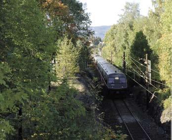 innenriks Foto: BERIT BÅRDSTU Dugnad for elgen På ei strekning ved Skonseng stasjon like nord for Mo i Rana er det kvar vinter mange elgpåkjørsler.