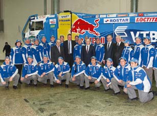 4 Høydepunkt Statsministeren gratulerer...... med den historiske suksessen under Dakar-rally 2010...... og viser sin takknemlighet overfor hele KAMAZ-meterteamet.