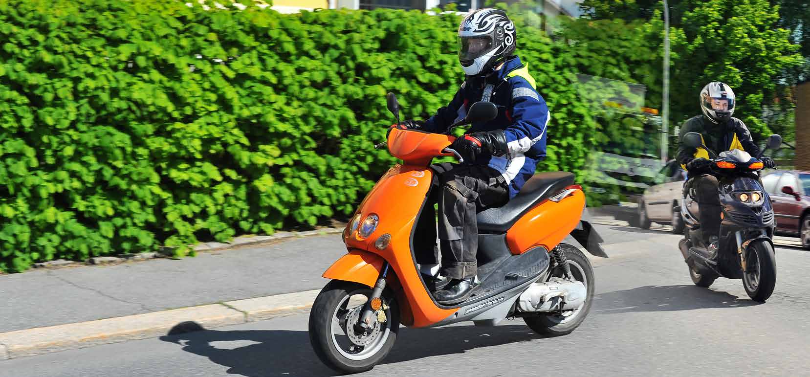 Høy risiko på lett motorsykkel 16-åringer som kjører let t mc har skyhøy risiko for å havne i alvorlige ulykker, sammenlignet med andre trafikanter. Simen Slette Sunde Anders Aa.