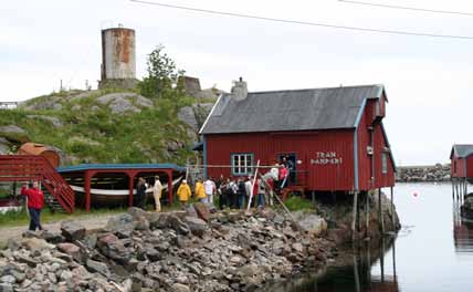 Lofotens produsenter tar tak i disse nye mulighetene. Natur og miljø Marine oljer har alltid vært produkter av stor betydning for mennesker og bosetting.