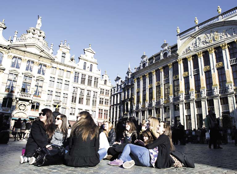 EUROPAS FORENENDE JERNBANER REISEGLAD: Christine van Eyll bor i Brussel, men har en datter bosatt i Bordeaux. Hver andre måned setter hun seg på toget for å ta denne turen på nærmere seks timer.