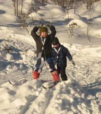 Post : SKILEIK Post etableres i basecamp Mål: På denne posten skal det trenes på skiferdigheter. Det skal lages en skiløype som går over stroe deler av basecamp området.