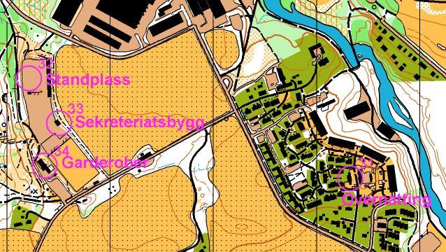 ) Alle øktene, lunsj, opphold på dagtid og dusj/omkledning vil foregå ved Fossum Klubbhus. Garderober er inne i Klubbhuset, mens lunsj og opphold på dagen blir i Sekretariatsbygget.