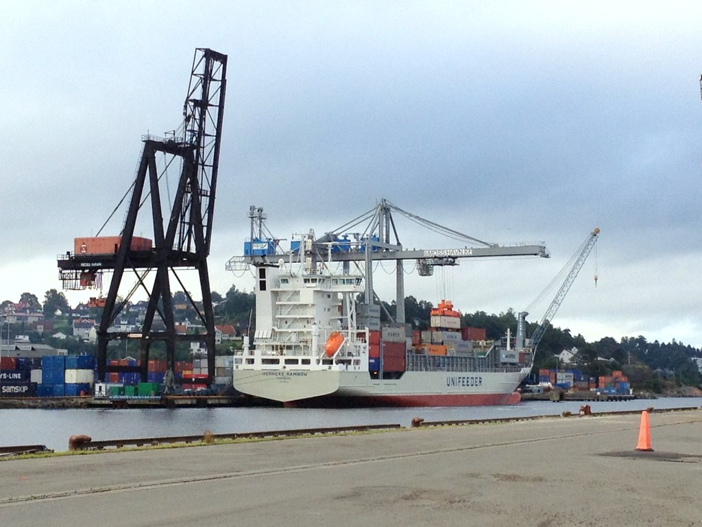 Fakta om Moss Havn Moss Havn er en vennlig og serviceinnstilt havn. Havnen ligger midt i Oslofjorden med til sammen 670 meter kai og med opptil 11 meter dybde.