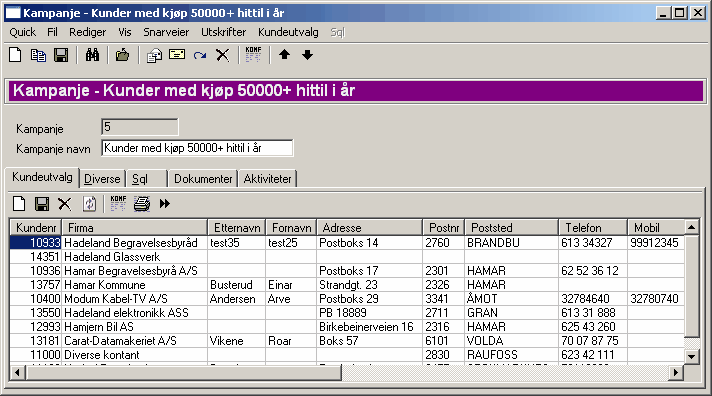 Salg og kundeoppfølging 107 I detaljvinduet for hver kampanje ser du kundeutvalget som er inkludert i kampanjen. Du kan legge til kunder til kampanjen manuelt ved å trykke på Ny-knappen. Skriv f.eks.