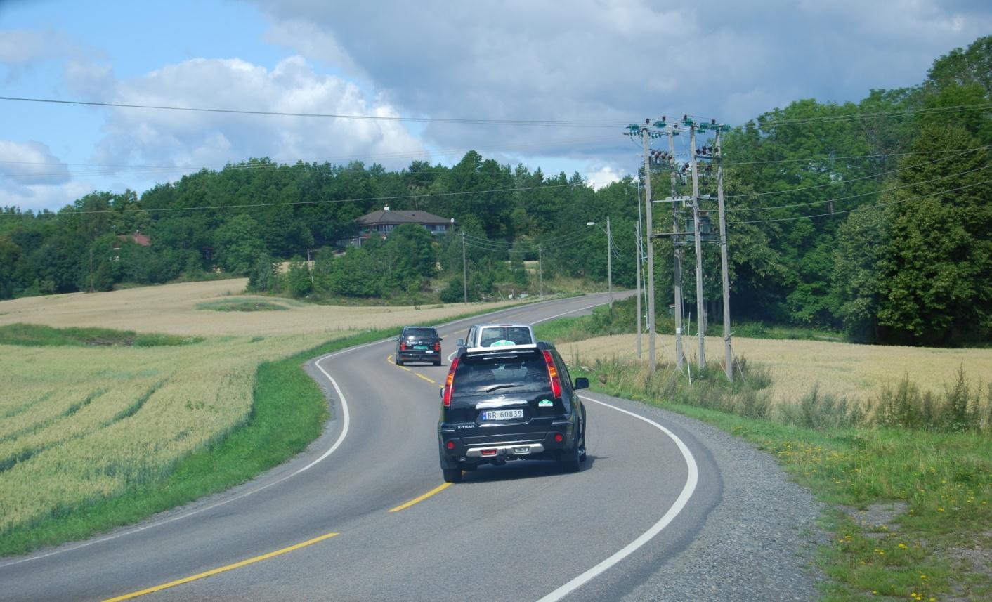 Figur 4-2: Normalprofil fv. 107, Hellvikskogsvei, fortau Langs fv. 156 er det to steder gangvegen ikke ligger med 3 meter grøft mellom veg og gangveg. Ved pr.